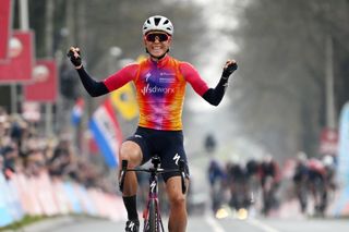 Demi Vollering wins Amstel Gold Race 2023