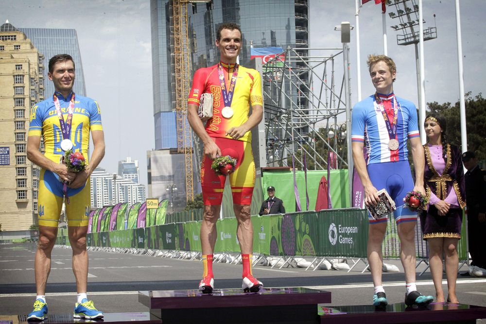 Luis Le&oacute;n S&aacute;nchez stands atop the podium