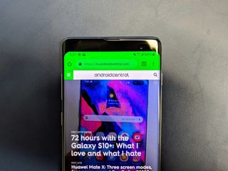 Samsung Galaxy S10 black bar notch