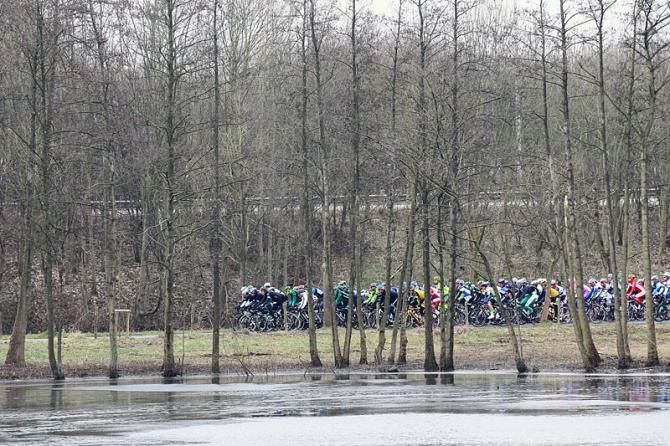 The peloton rolls along