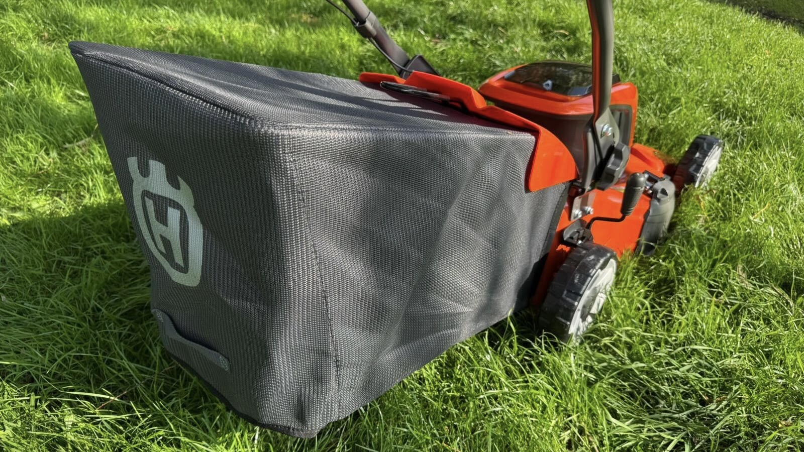 Husqvarna LC 251iS review