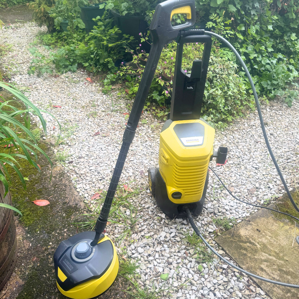 Karcher ecobooster on gravel in garden