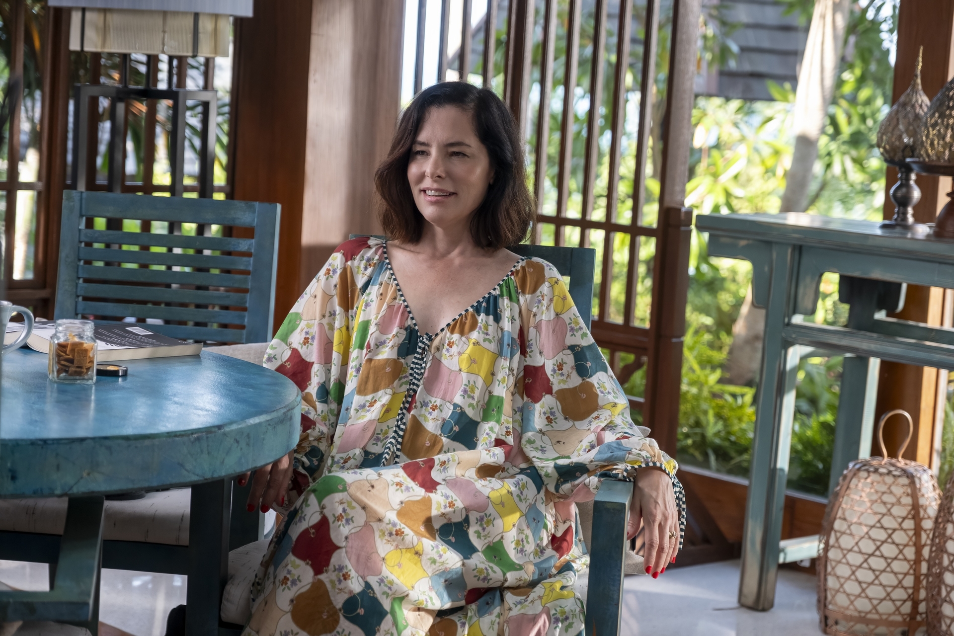 Parker Posey on White Lotus in Alemais
