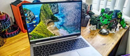 Geekom GeekBook X16 Pro