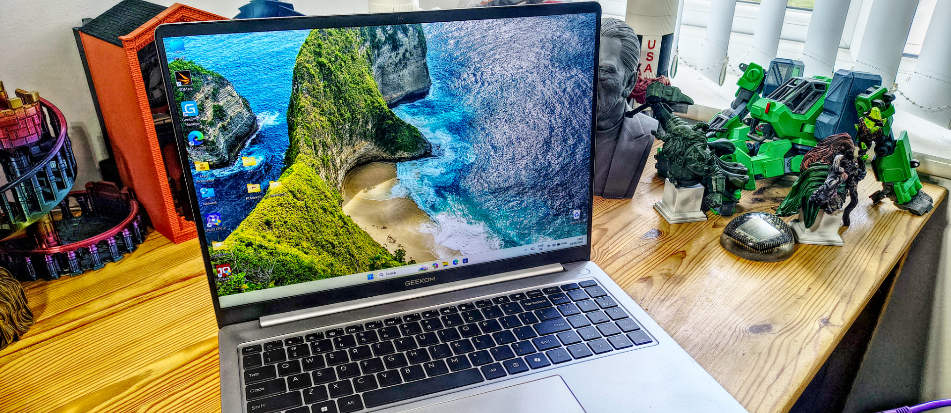 Geekom GeekBook X16 Pro