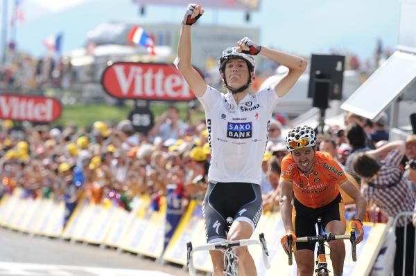 Andy Schleck (Saxo Bank) outsprints Samuel Sanchez (Euskaltel Euskadi) at the end of a fascinating day in the Alps