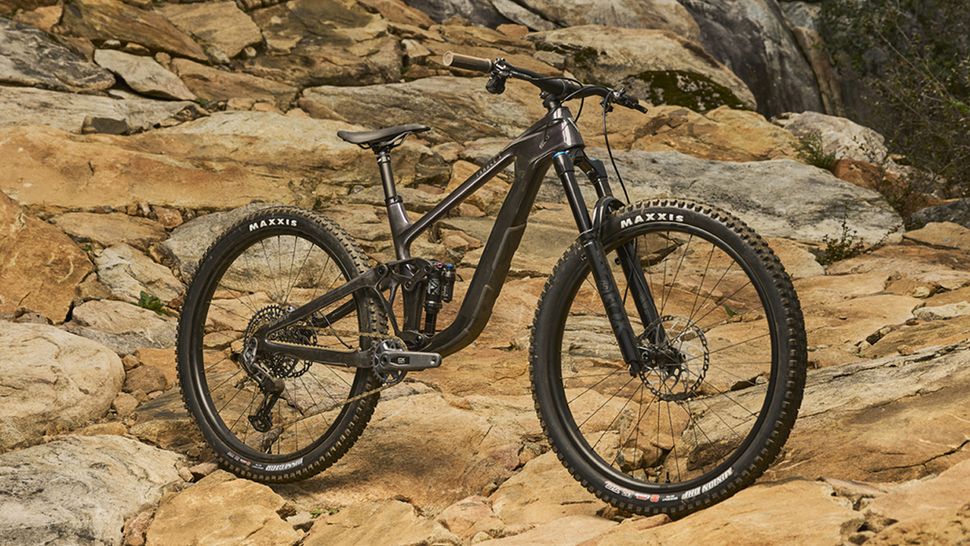 Giant reveals the highly adjustable and rowdier Trance X trail bike ...