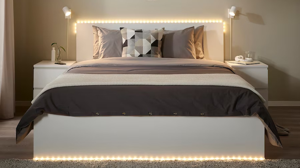 Ormanas LED Light Strip runt en säng