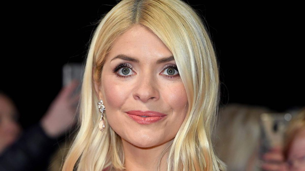 Holly Willoughby looks sensational in fairytale gown in unseen photo ...