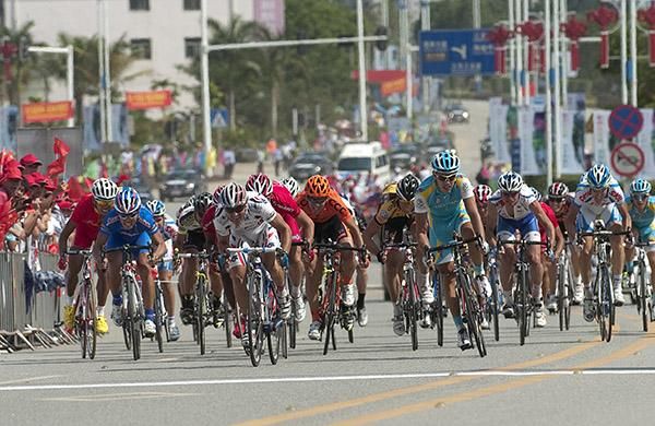 Justin Jules (Velo-Club/La Pomme Marseille) in white has the upper edge at the finish in Wuzhishan.