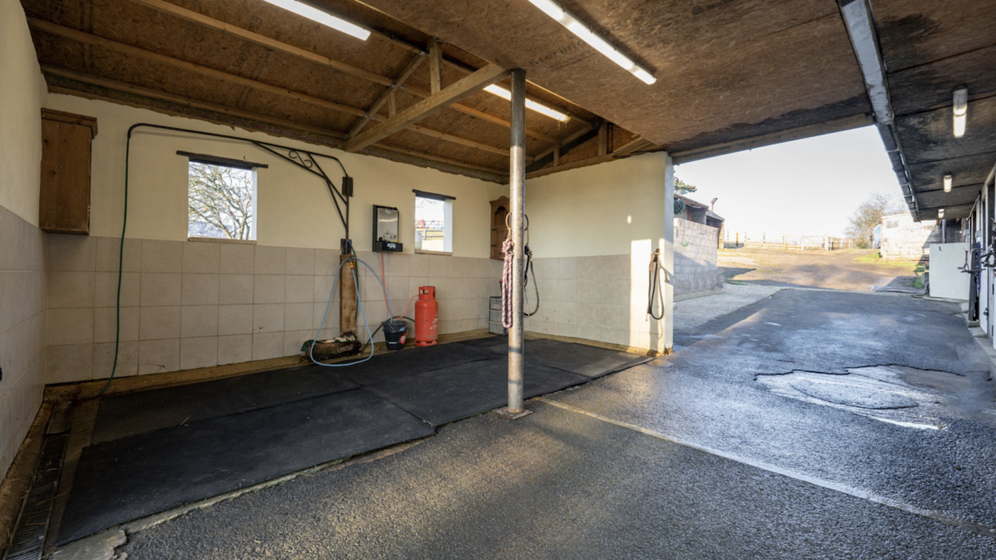Wash box at stables