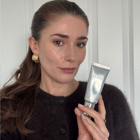 Eleanor holding a tube of Medik8 Crystal Retinal serum in 6
