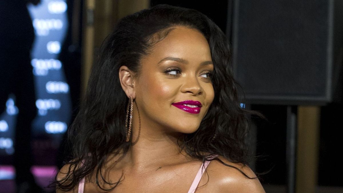 Rihanna Just Teased A Brand New Fenty Beauty Product On Instagram ...