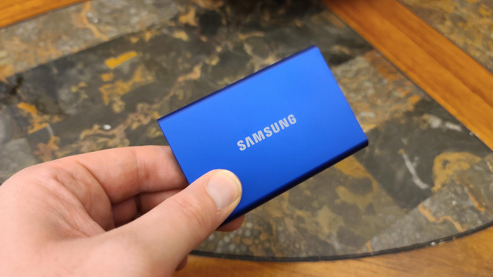 Samsung Portable SSD T7 in hand