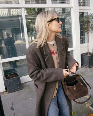 British influencer wearing a chocolate brown coat.