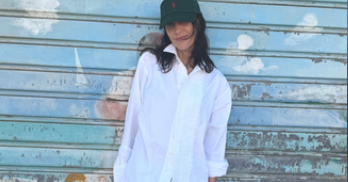 Alexa Just Styled Her Midi Skirt In the Most French-Girl Way Alexa Just Styled Her Midi Skirt In the Most French-Girl Way