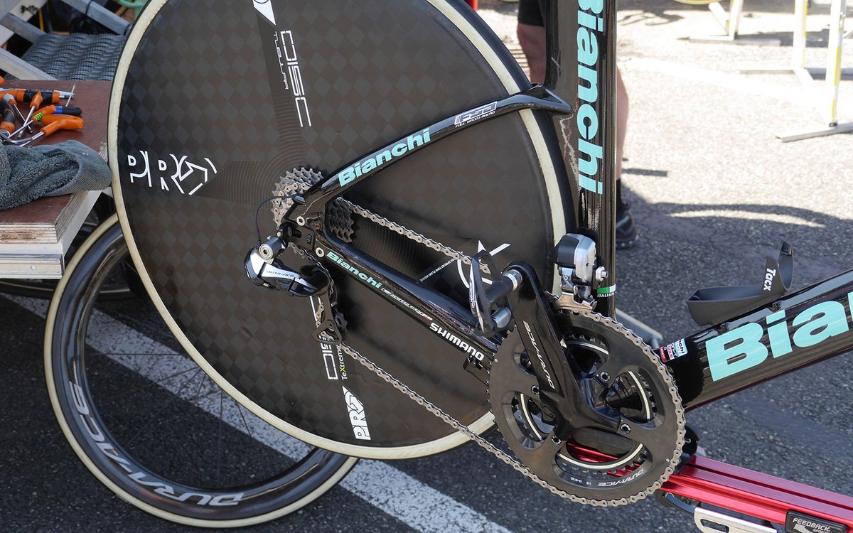 Jumbo-Visma's Amund Jansen had Shimano Dura-Ace 9000 series derailleurs on his Bianchi Aquila