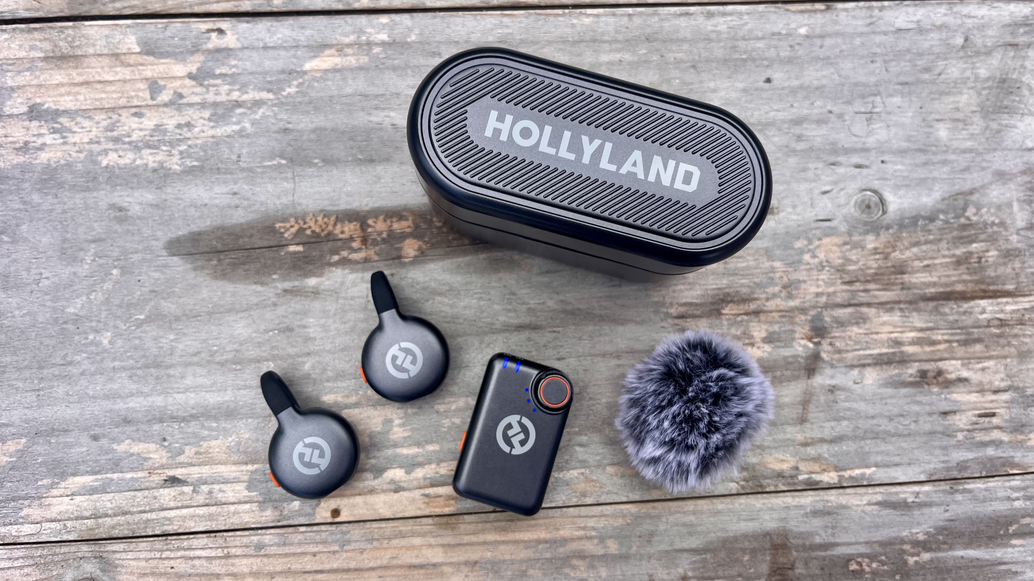 Hollyland Lark M2S wireless mic kit
