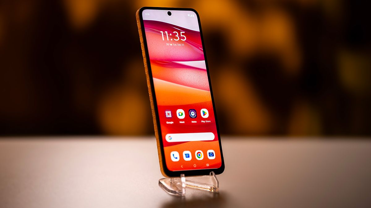 The Motorola Active Display bendable phone concept