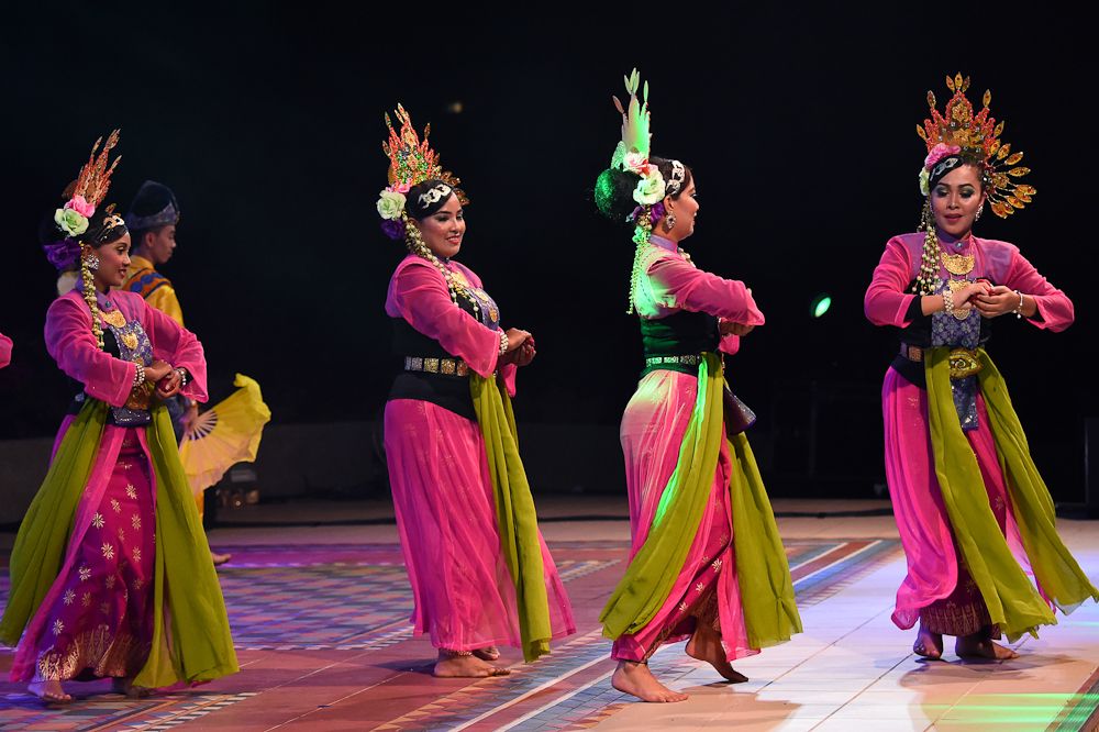 Dancers entertain the crowd at the Tour de Langkawi team presentation
