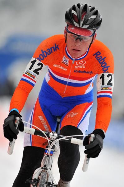 Jaap De Man (Netherlands) races in snowy conditions.
