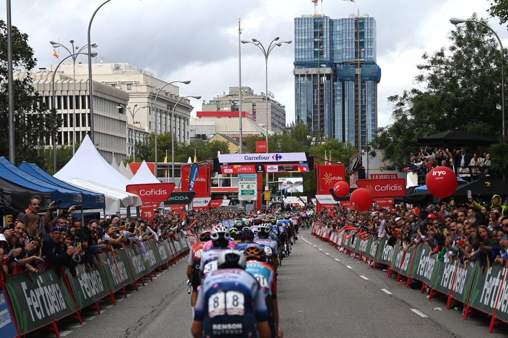 Peloton enters the finishing circuit in Madrid