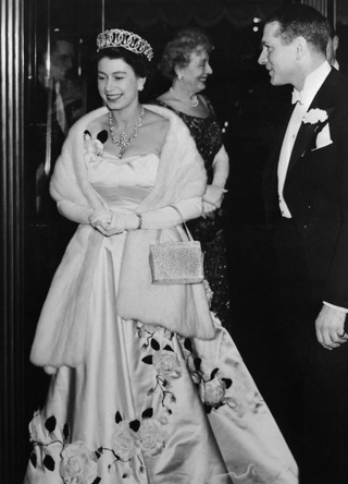 Queen Elizabeth II arrives at the Leicester Square Theatre with Sir Laurence Olivier, to attend the world premiere of Richard III in aid of King George's pension fund for actors and actresses. Sir Laurence Olivier produced and directed the film.