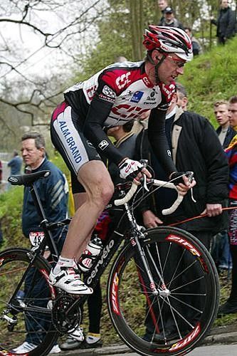 Jens Voigt (CSC) climbs the Mur