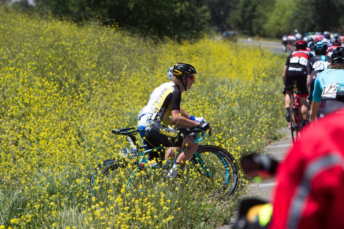 Koen Bouwman (LottoNl-Jumbo) gets himself back on the road after a crash