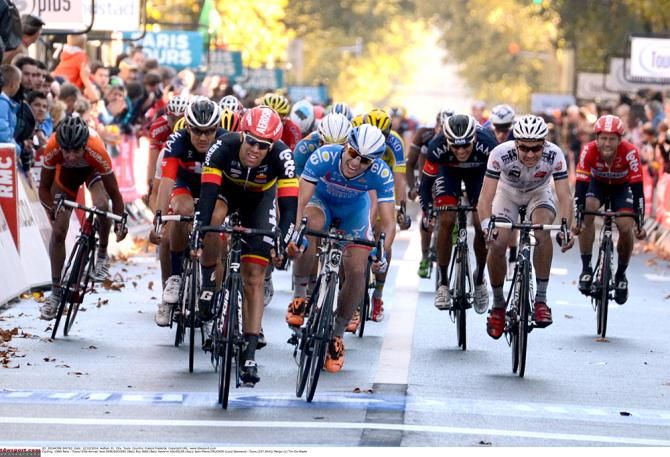 Jens Debusschere (Lotto Belisol) leads the bunch home