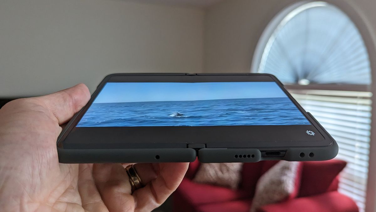 Comparing viewing angles on the Google Pixel Fold's large inner display