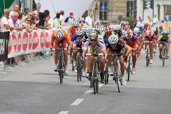 Teutenberg rockets to the front on stage 1.
