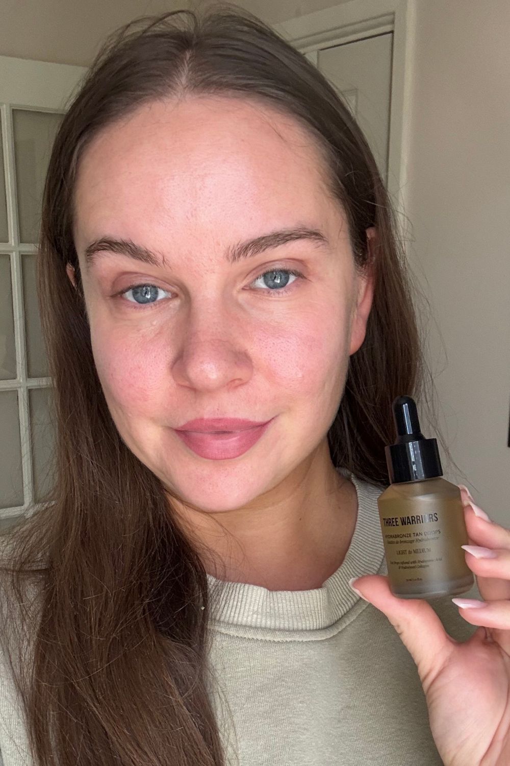 valeza wearing the Hydrabronze Tan Drops