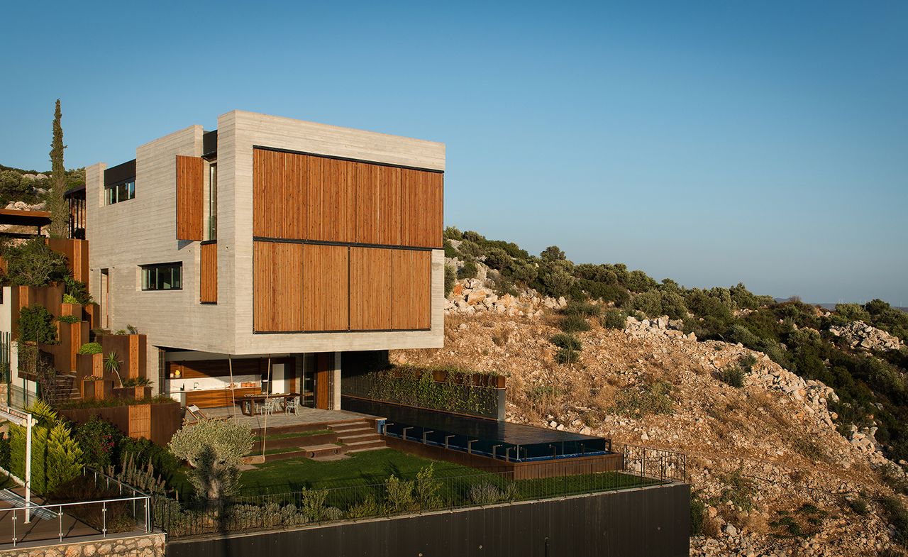 Tirkish house in Cesme with vistas across the sea