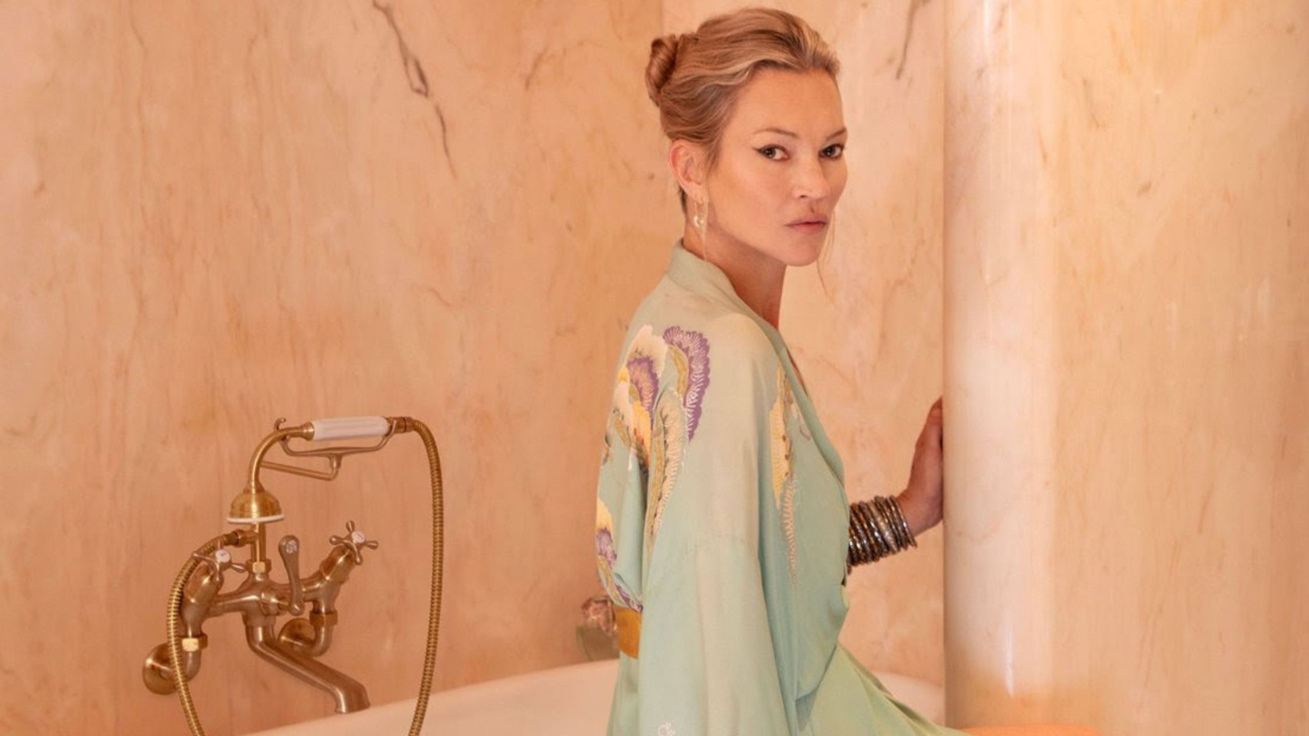 Kate Moss’s Bathroom Screams Luxury and Here’s Why Kate Moss’s Bathroom Screams Luxury and Here’s Why