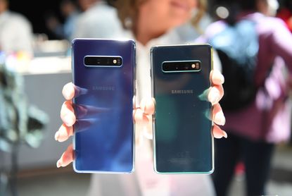 Samsung Electronics Officially Launches Galaxy S10 in Global