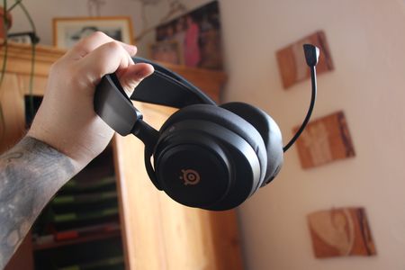 SteelSeries Arctis Nova Pro Omni photographs