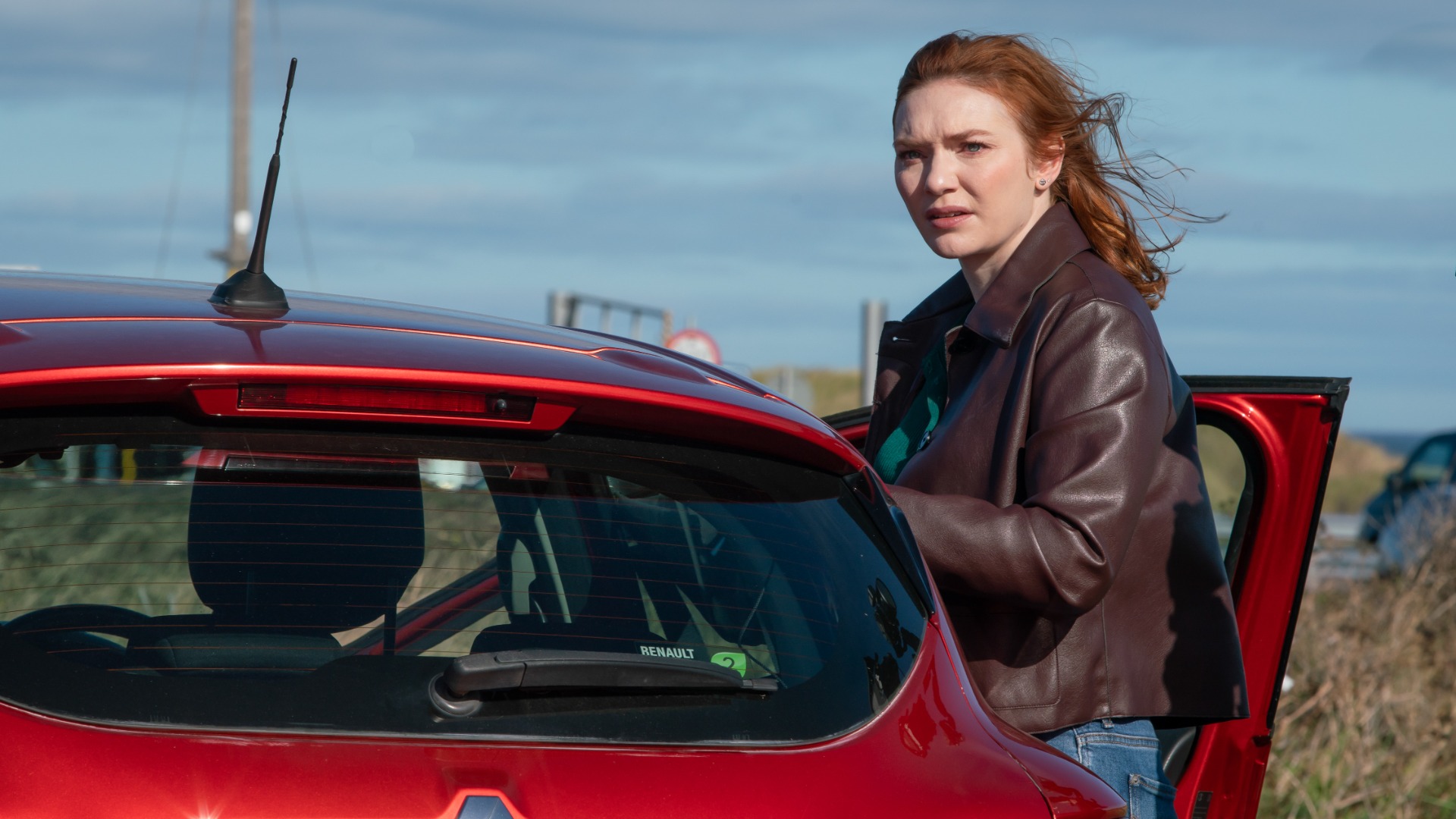 Eleanor Tomlinson as Amanda Blakefield in The Fortune