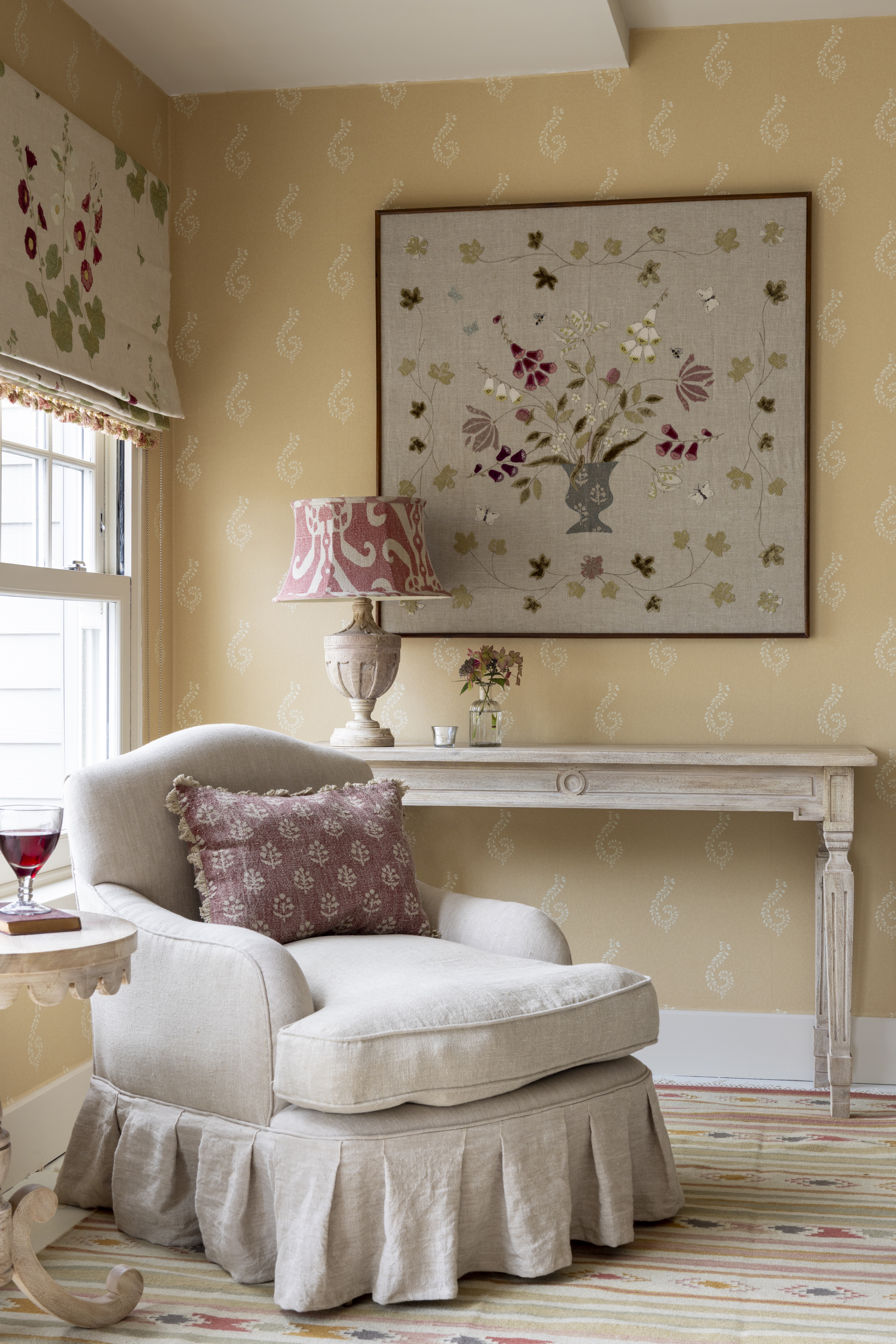 Paints and wallpapers