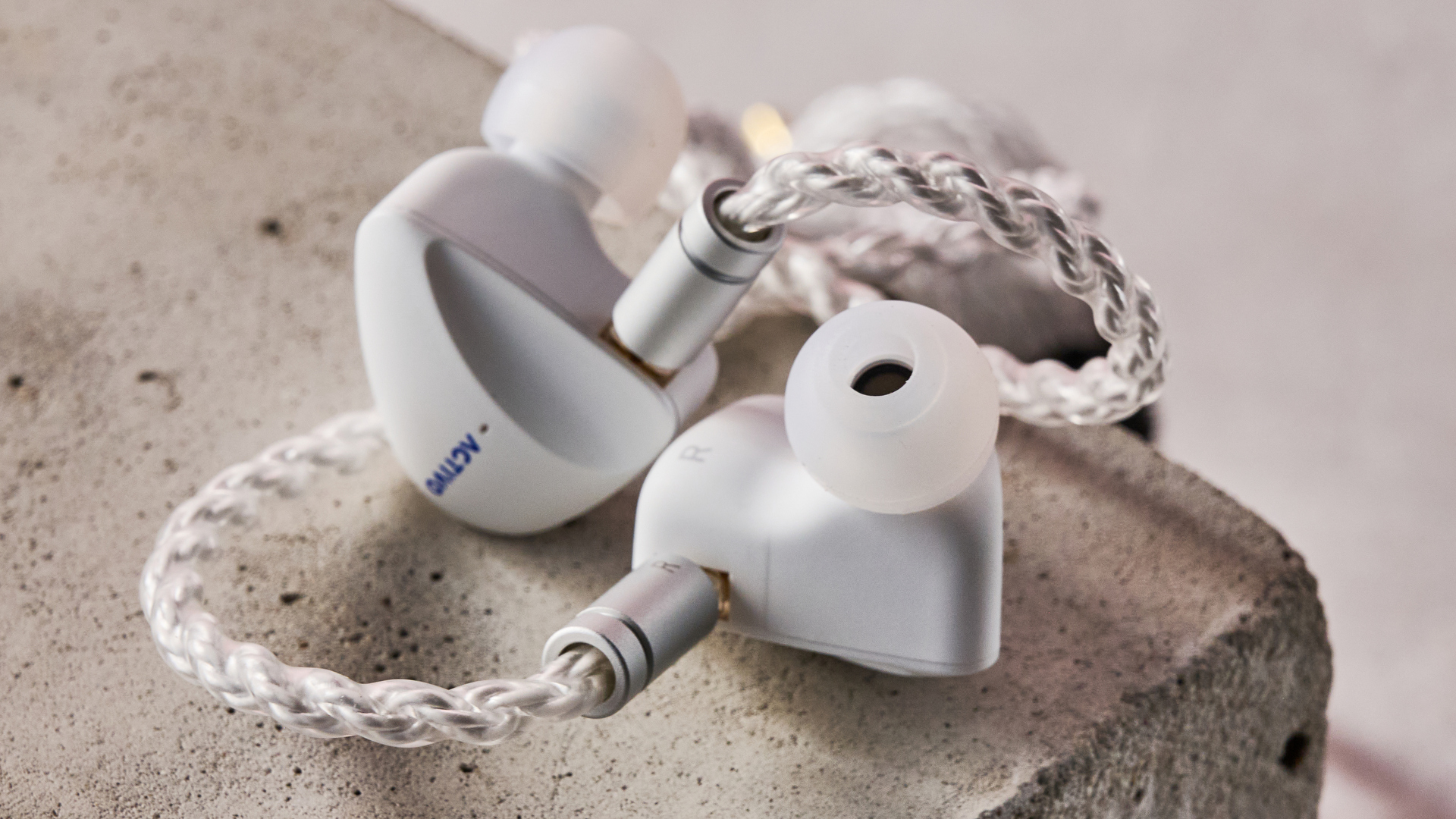 Activo Scoop left and right earbuds