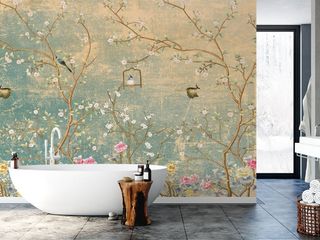 Chinoiserie wallpaper in a bathroom