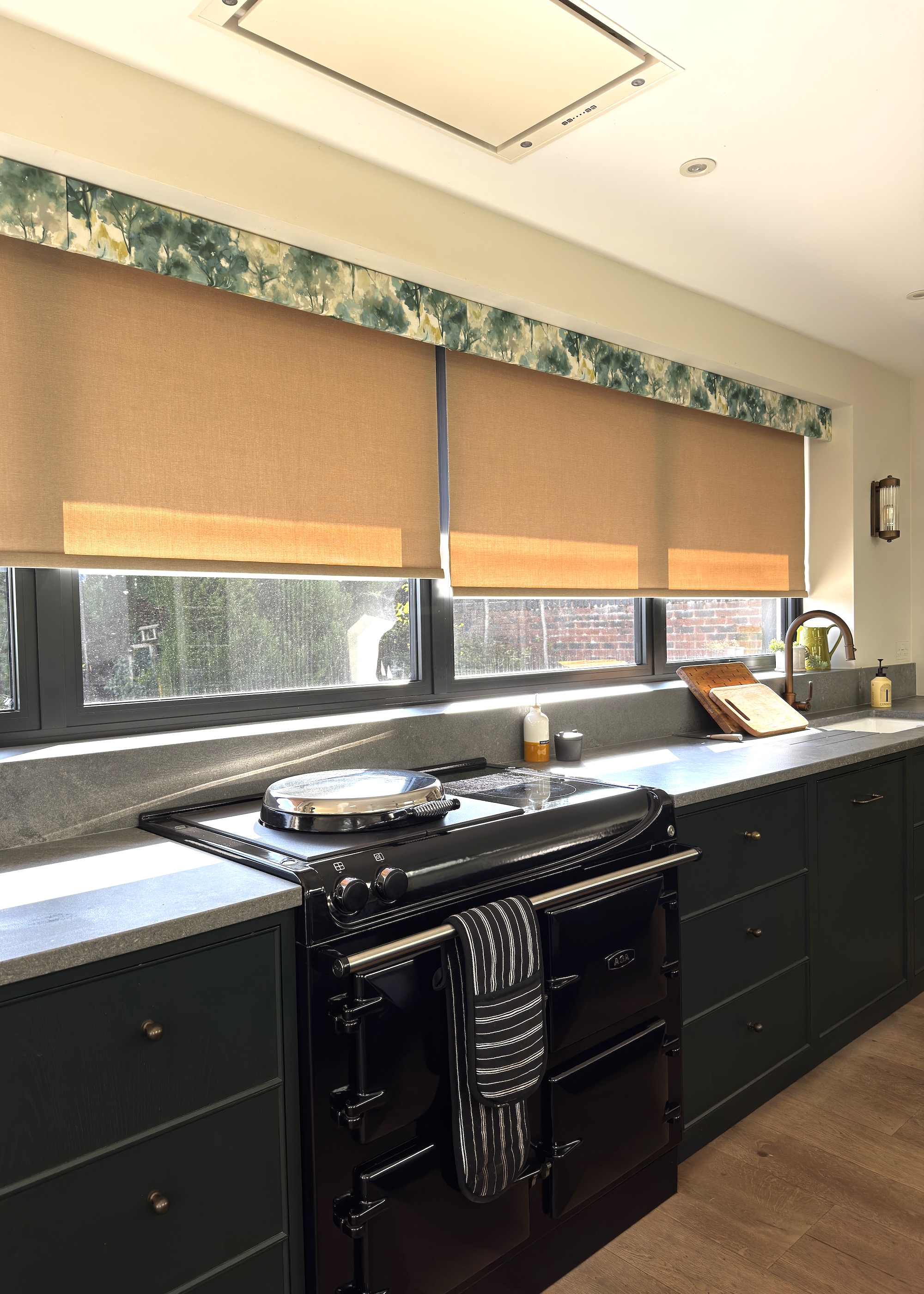 green kitchen with beige blinds