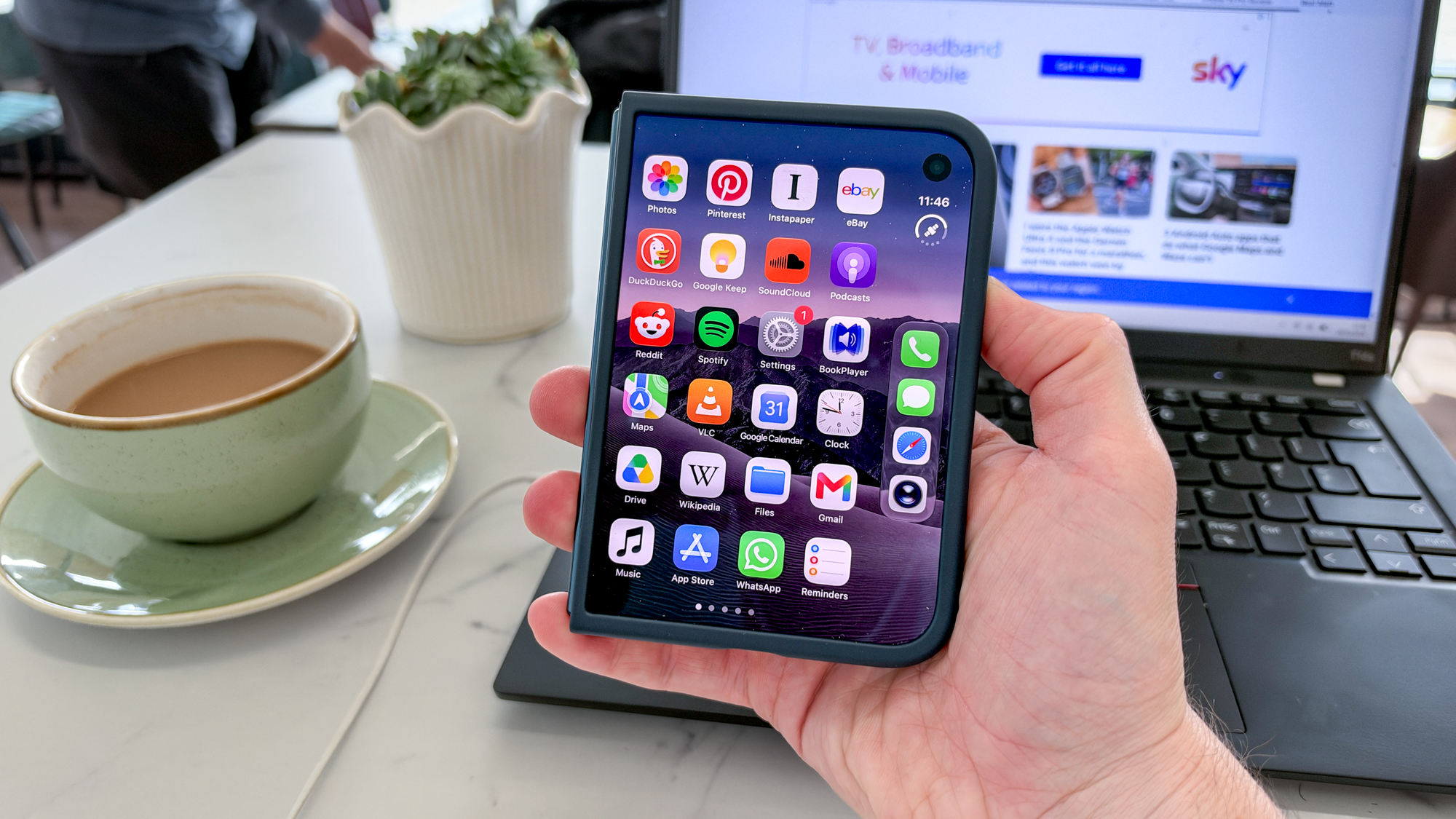 iPhone Duo hands-on