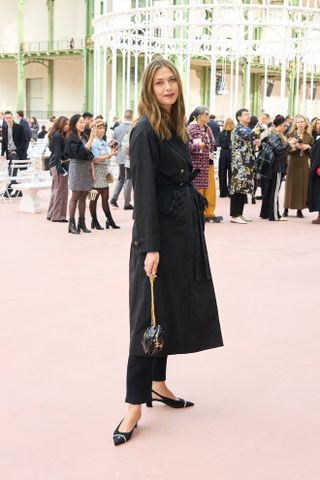 Maria Sharapova bei der Chanel Frühjahr/Sommer-Show 2025 in Paris im Grand Palais.