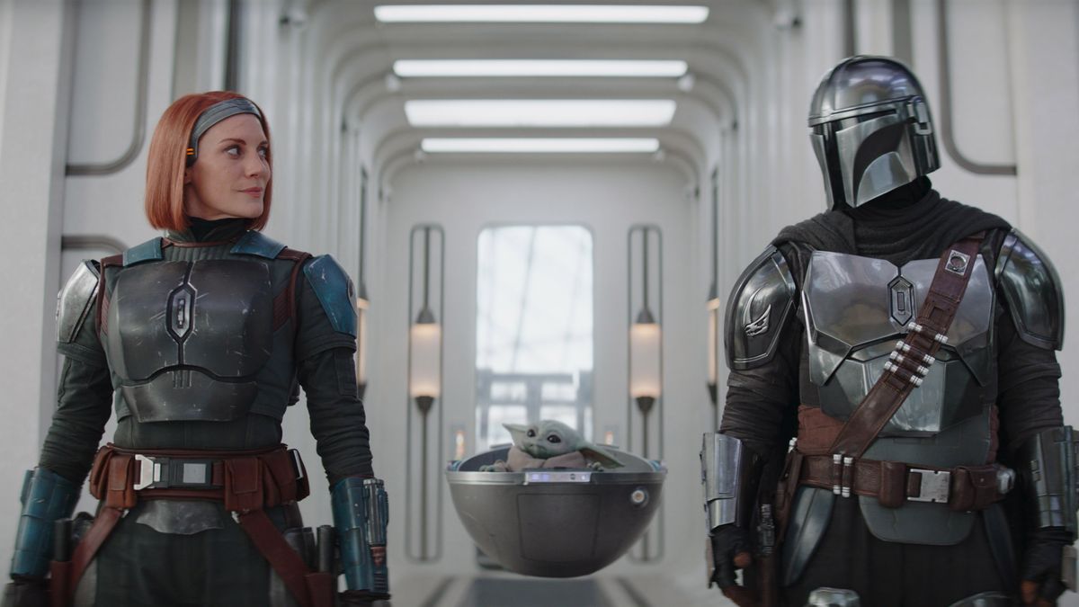 (L to R) Bo-Katan Kryze (Katee Sackhoff), Grogu and Din Djarin (Pedro Pascal) in The Mandalorian season 3