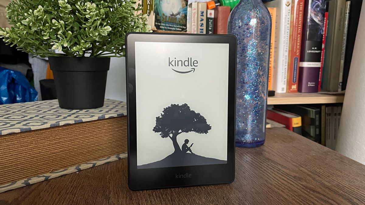 Kindle (2022) vs Kindle Paperwhite (2021)