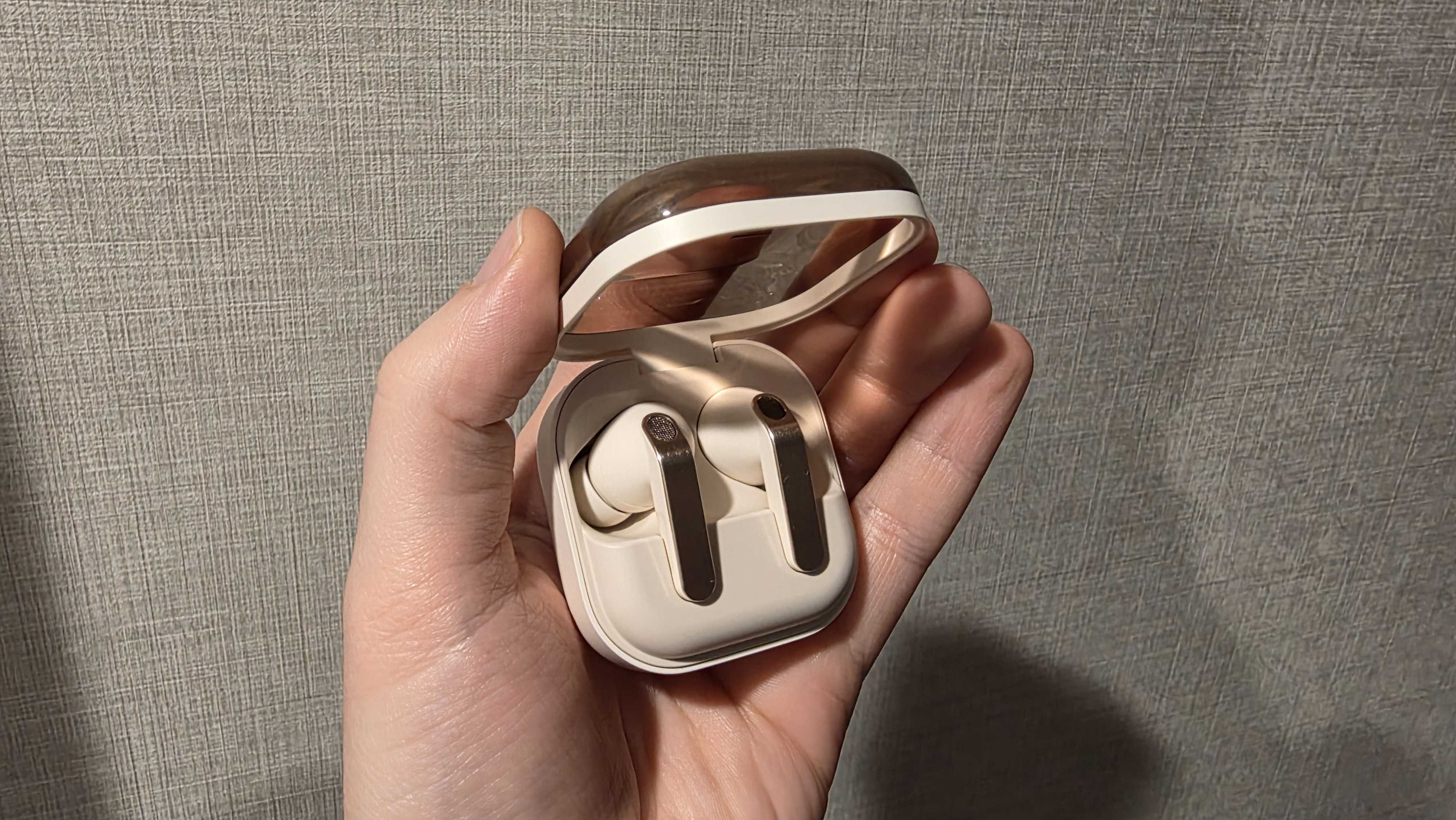 The Galaxy Buds4 Pro in their case