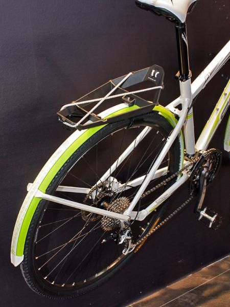 The fenders are color coordinated, too.