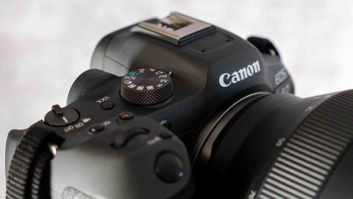 Canon EOS R7 Review | Space