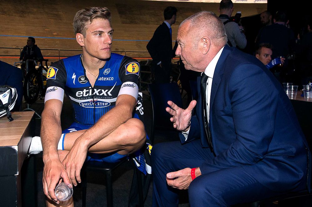 Marcel Kittel getting used to his new team kit at the Etixx-QuickStep presentation.